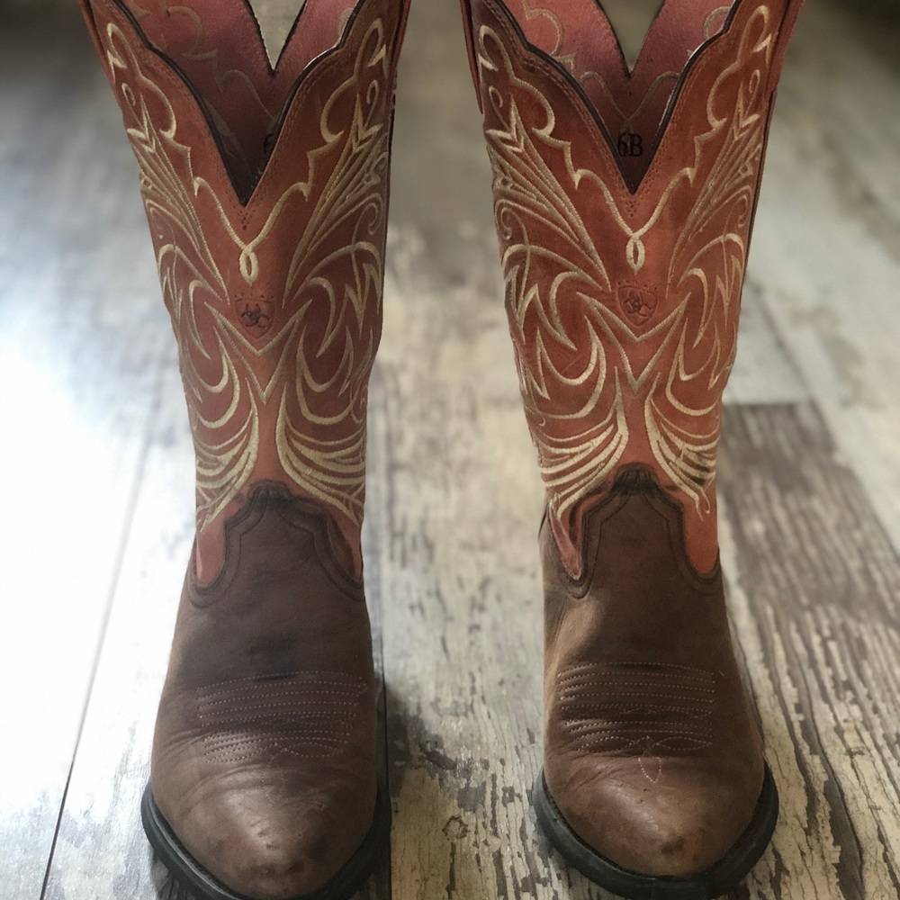 Ariat cowboy boots 6